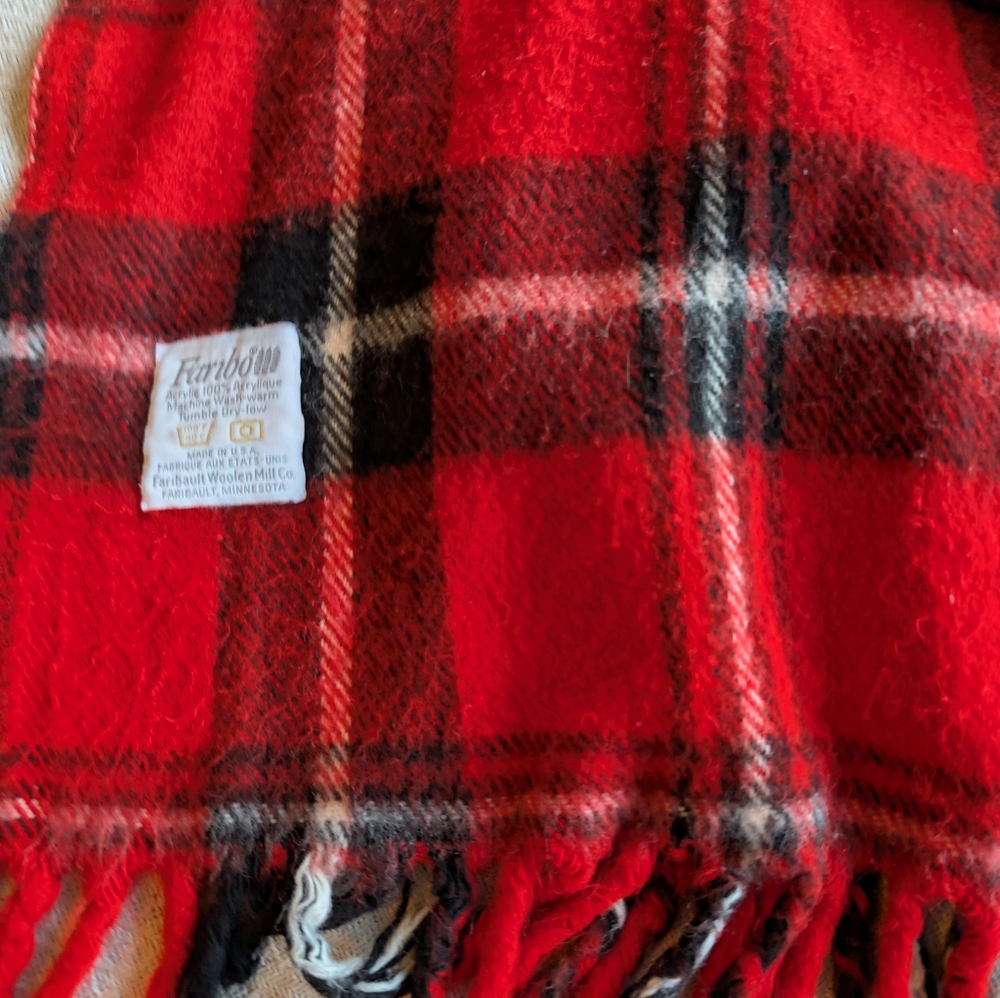 Vintage Faribo Acrylic Plaid Stadium Throw Lap Blanket 54' X 53" - Picture 3 of 6
